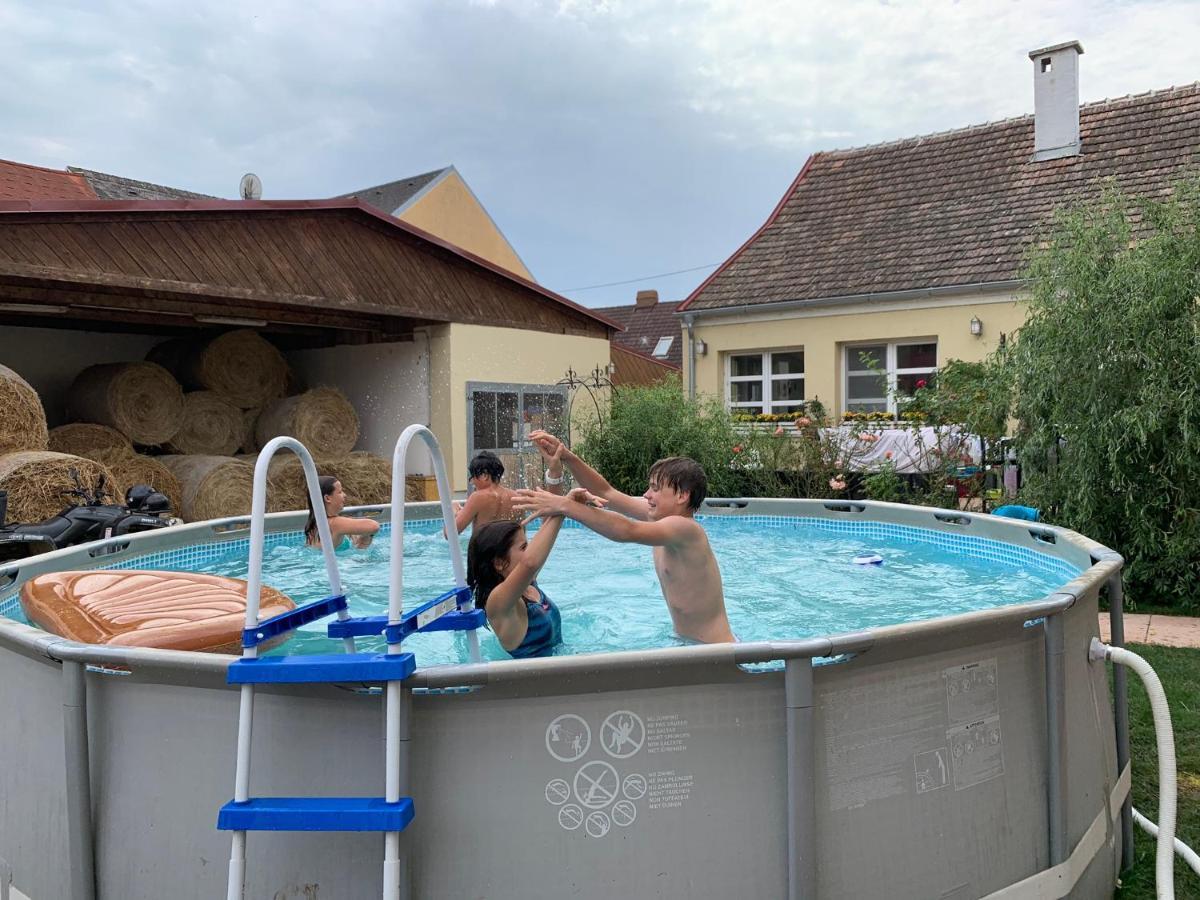 Ranchzimmer Am Hippo-Campus Reit- Und Therapiezentrum Deutsch Haslau Exteriör bild