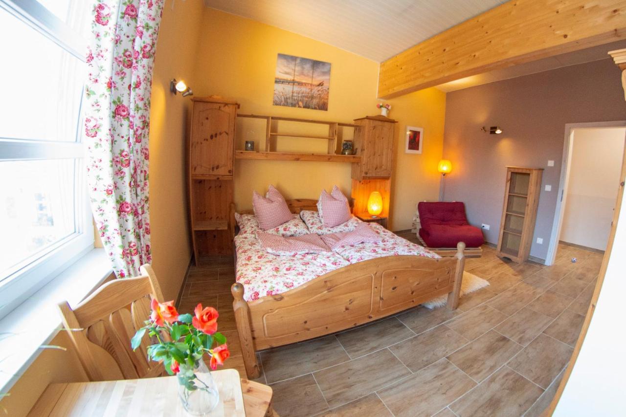 Ranchzimmer Am Hippo-Campus Reit- Und Therapiezentrum Deutsch Haslau Exteriör bild