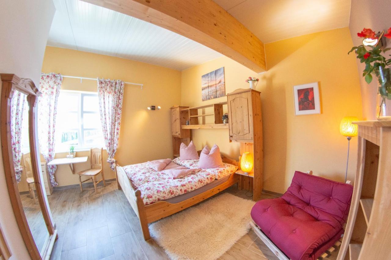 Ranchzimmer Am Hippo-Campus Reit- Und Therapiezentrum Deutsch Haslau Exteriör bild
